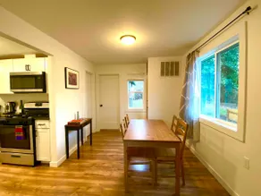 Secluded 2BR home, washer/dryer, private parking - Image 4