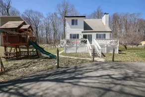 Spacious 3BR Poconos • Loft • Fireplace - Image 2