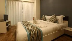 Lovely 2 bedroom service apartment with pool - Image 2