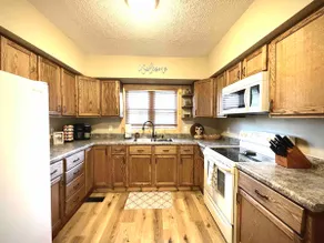 “Private Pinecone Cabin”, near I-57 & LOE! - Image 5