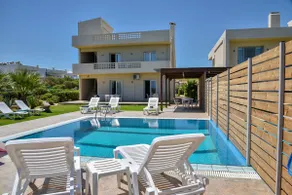 Mariza's Beachfront Apartment with Swimming Pool - Image 3