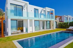 Luxurious seafront Bodrum villa with private pool - Image 2