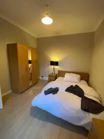 Charming 4 Bed Home, City Centre, Parking & WIFI - Image 4