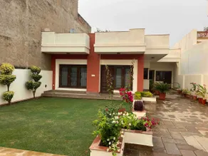 Luxurious Villa with a Lush Green Lawn - Image 4