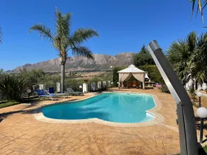 Villa for families with garden and private pool - Image 4