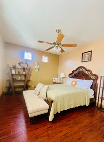 Elegance and comfort in a peaceful neighborhood - Image 4