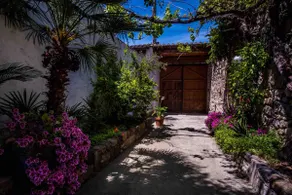 Quiet, comfortable house with private pool - Image 2