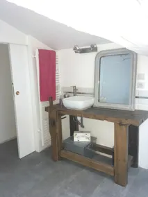 Atypical mini loft in an 18th century house - Image 5