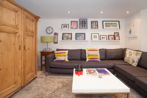 Modern Apartment in Popular Roncesvalles Village - Image 4