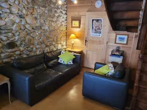Characterful 2-bedroom home with Château views - Image 4