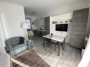 Nice flat with swimming pool, garden and garage - Image 3