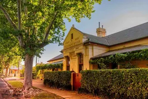 Guests give 5star reviews-cleanliness/location ! 2min walk to town. Dog friendly - Image 4