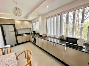 Large Central Apt, 10 Mins to Beach & attractions - Image 5