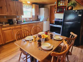 Wi-Fi, sleeps 6,full kitchen,12 mi to OSU,3bd,1ba - Image 3
