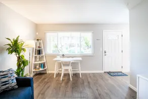 Luxury stay near Oakridge Mall for vacation/work - Image 2