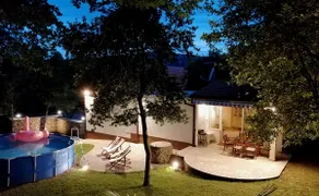 Relaxing Vintage Villa Hidden From The View - Image 3