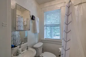 Craftsman Guest Suite | Heart of Cooper-Young - Image 5