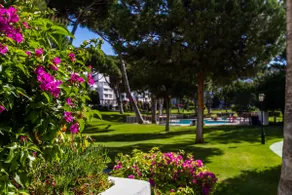 Pto. Banús, beachfront, 35.000sqm of lovely garden - Image 4