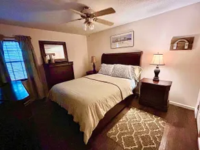 Oxford Town-Close to Campus and Walking Trails-New Furniture! - Image 2
