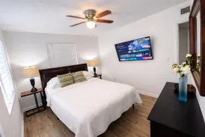 3 Beds/Rooms Coastal Oasis Near Beaches & Dinings - Image 4