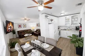 3 Beds/Rooms Coastal Oasis Near Beaches & Dinings - Image 2