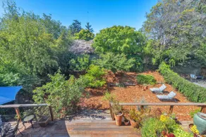 Near UC, Walk to food & bus. Sleep 4, Enjoy garden - Image 3
