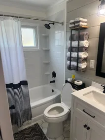 Happy Little House. Clean, Cozy, Cute, King Bed! - Image 3