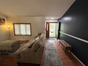 Charming Quiet West-Side Escape - Image 5