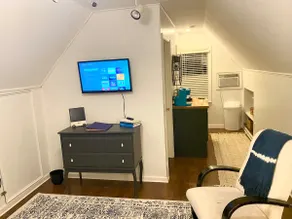 Detached Garage Studio in Beautiful Neighborhood! - Image 2