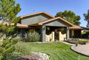 Luxurious Home On Golf Course - Image 2