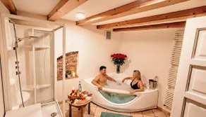 NEW Luxury Jacuzzi | 100mq in Old Town | charming - Image 5