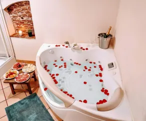 NEW Luxury Jacuzzi | 100mq in Old Town | charming - Image 2