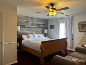 #4 Artsy Spacious Apartment - Image 2