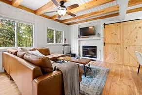 Secluded Hilltop Hideaway Resort Access & Hot Tub - Image 2