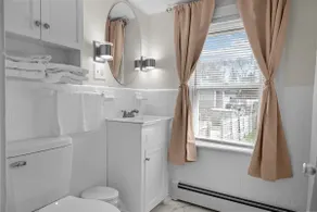 KING Bed|Mins to PVD Colleges &Casino+FREE Parking - Image 5