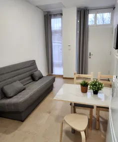 Apartamentos de Juan Manuel, Apartment with bed. - Image 2