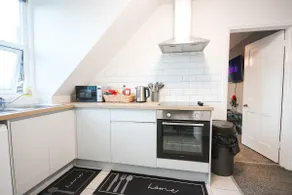 Vibrant|4Beds|Sleeps6|FreeParking - Image 5