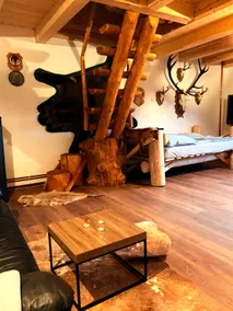 Hunter's Lodge - Image 3