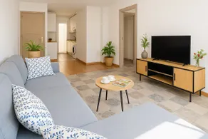 Two-bedroom home, private parking and AC - Image 2