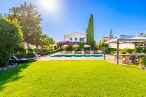 Luxury Beach Villa w/Pool, AC, EV & Pet Friendly - Image 2
