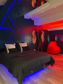 Crazy'n LoveRoom Suite, Hot Tub, Home Theater, A/C, Parking - Image 4