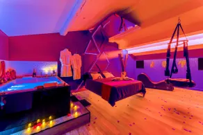 Crazy'n LoveRoom Suite, Hot Tub, Home Theater, A/C, Parking - Image 2