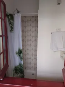 Small apartment in Almada - Image 3