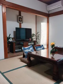 1 minute from the station! Private Japanese-style house 149 sqm; Kansai Airport (20 minutes) Osaka City Center (35 minutes), garage (light) - Image 2