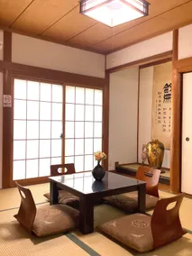 1 minute from the station! Private Japanese-style house 149 sqm; Kansai Airport (20 minutes) Osaka City Center (35 minutes), garage (light) - Image 4