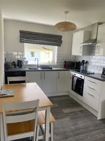 37 Gower holiday village Ty Seren Cosy 2 bedroom chalet with a seasonal indoor pool - Image 4