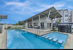 Broadacres apartment-work or play -swimming pool - Image 4