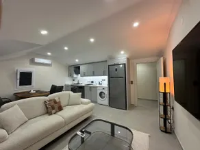 Spacious Apartment Three Minutes to the Beach - Image 4