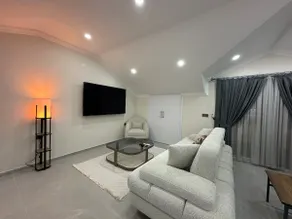 Spacious Apartment Three Minutes to the Beach - Image 2