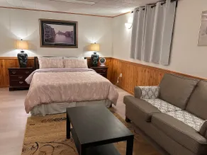Guest Suite with 3 Bedrooms in St. Catharines - Image 3
